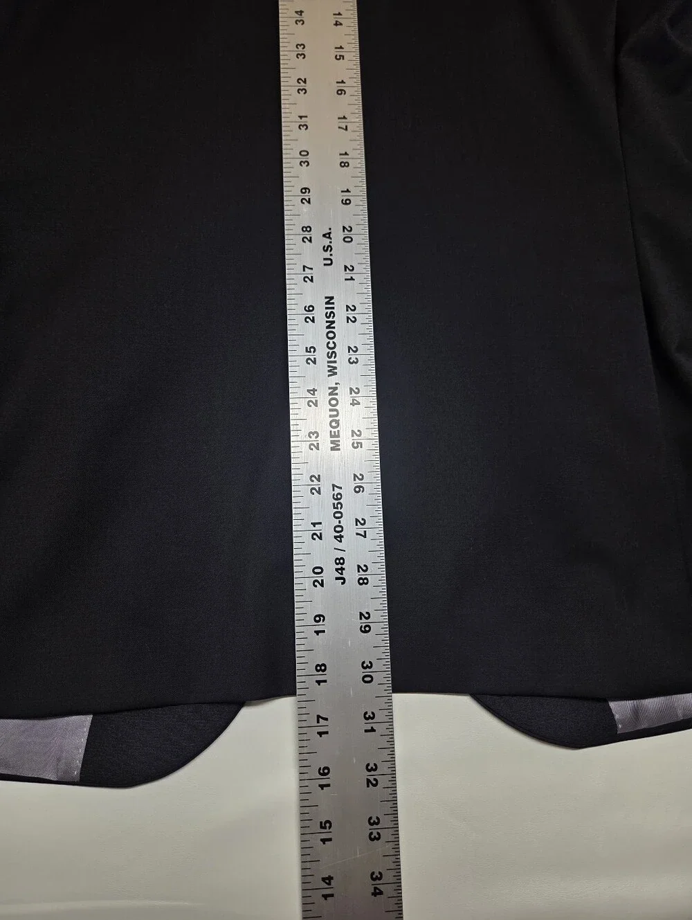 Vera Wang Black 2-Piece Tuxedo 44R/38W Grosgrain Notch Lapel  100% Wool